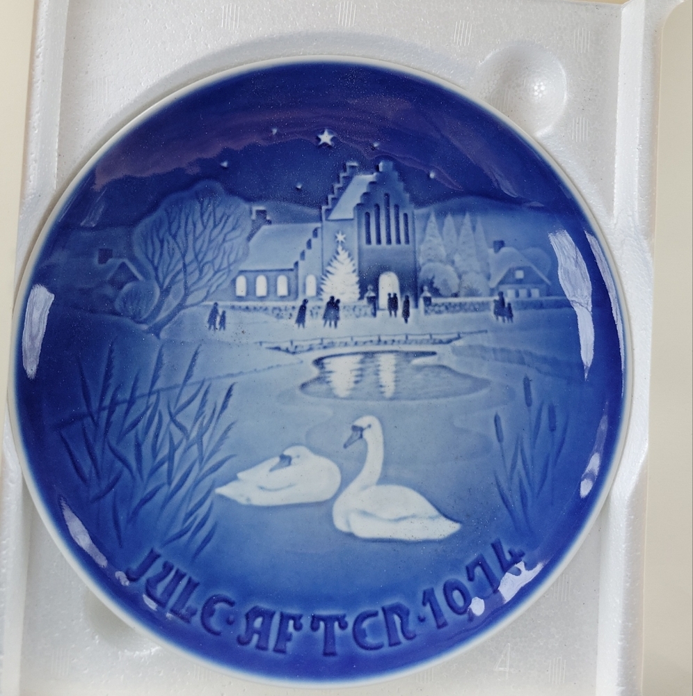Bing & Grondahl Copenhagen Winter Christmas 1974 Plate
